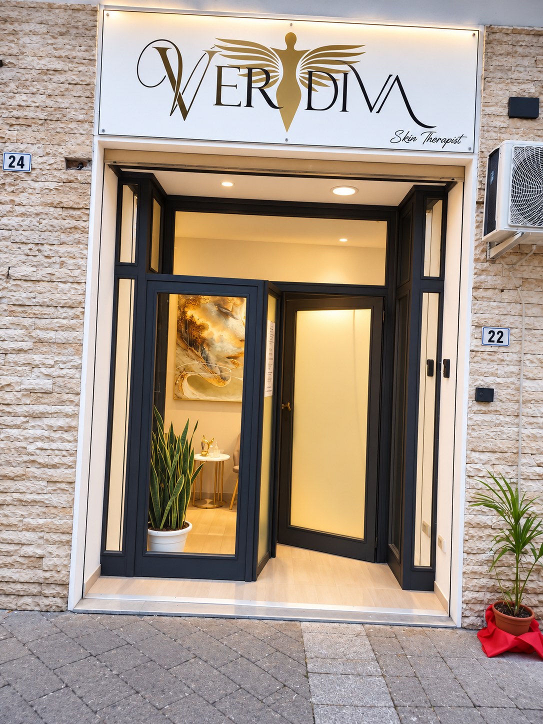 Ingresso dello studio Verdiva con insegna e vetrina